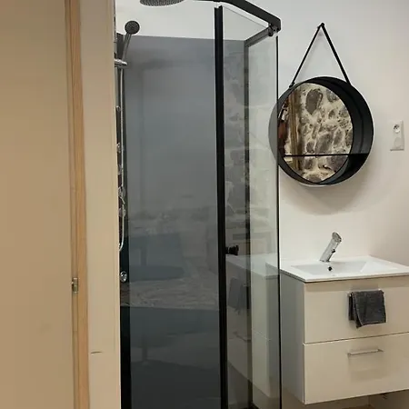 Dans Le Charme De La Pierre *